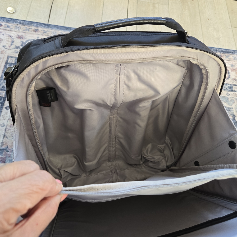 Tumi Sleek Black Laptop Bag - Picture 7 of 11